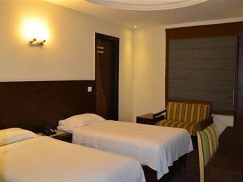 Fabhotel Marble Arch Karol Bagh Delhi  Exterior photo