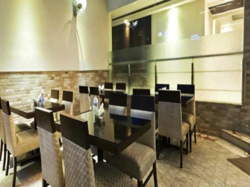 Fabhotel Marble Arch Karol Bagh Delhi  Exterior photo